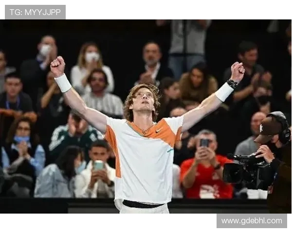 迪拜赛签表揭晓张商卫冕遇险境